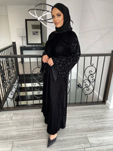 Load image into Gallery viewer, Ariana Velvet Abaya