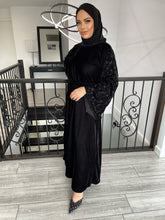 Load image into Gallery viewer, Ariana Velvet Abaya