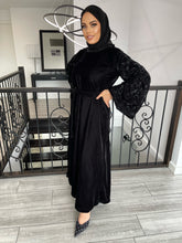 Load image into Gallery viewer, Ariana Velvet Abaya