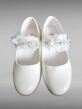 Load image into Gallery viewer, Kids White Daisy Shoes